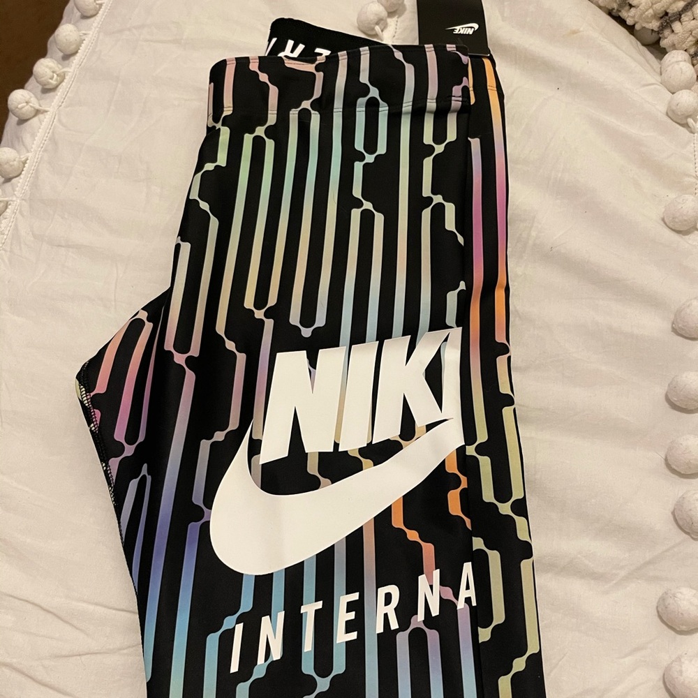 NWT MED Nike workout leggings